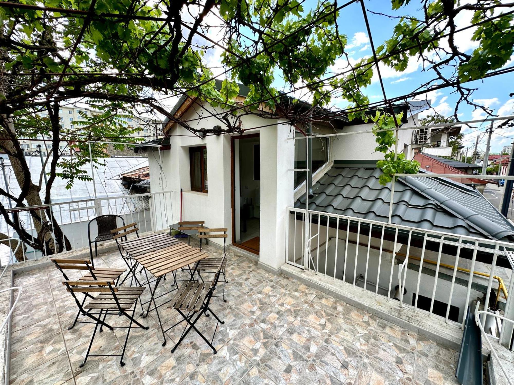 Willa Interbelic House With Courtyard And Terrace Bukareszt Zewnętrze zdjęcie